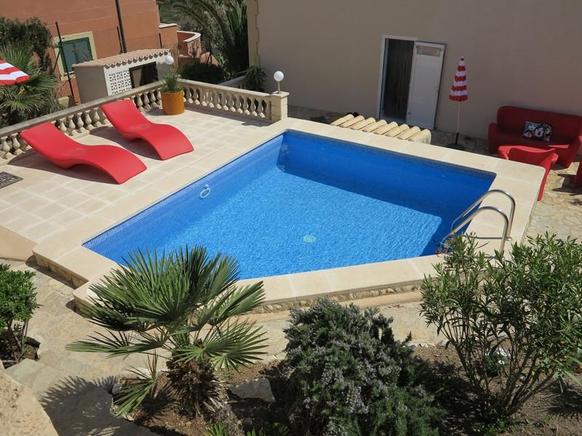 Spanien Strandurlaub Capdepera 6 Personen - Pool mit Sonnenliegen